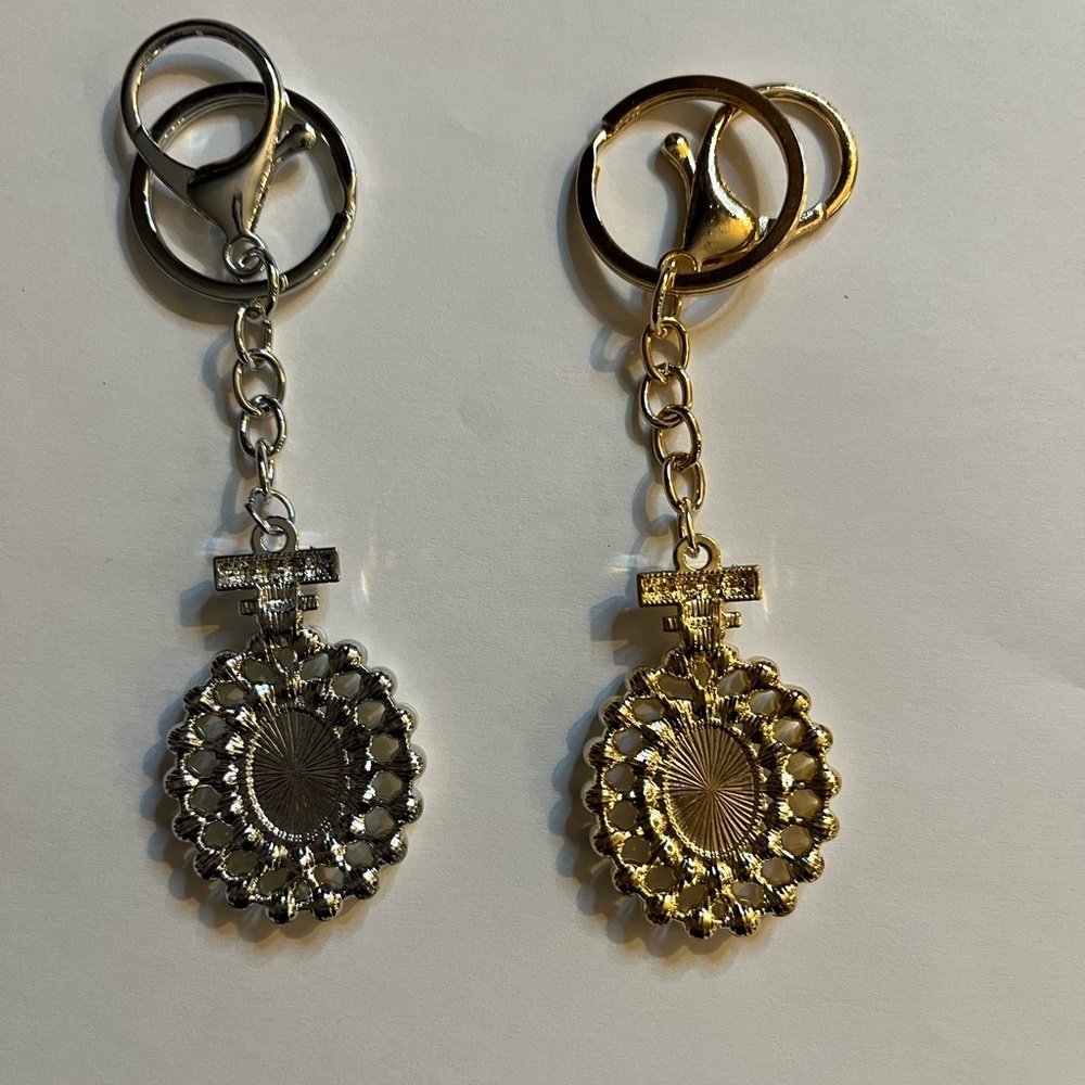 Pick (1) Elegant Pearl Keychain - Picture 2 of 3